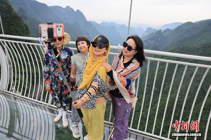 电竞浪潮中的挑战与机遇：竞技宝的深度洞察 - 竞技宝